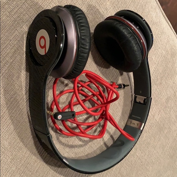 Beats by Dr Dre Headphones - Picture 2 of 2